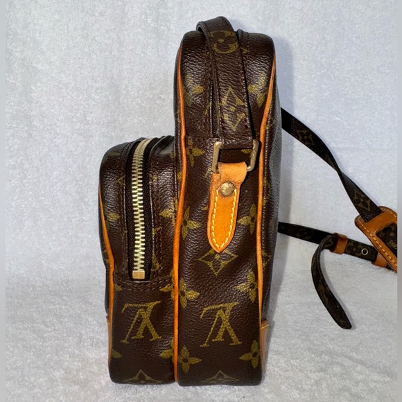 LOUIS VUITTON Amazone Monogram Crossbody Shoulder Bag - Picture 3 of 15